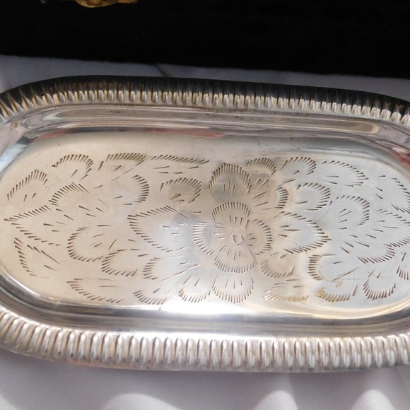 International Silver Company Tray, Creamer & Sugar Bowl in Black Velvet Box - Picture 6 of 12